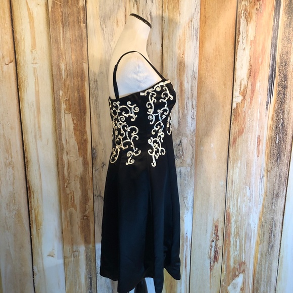 WHBM Black Strap/Strapless Fit & Flare Cocktail Dress White Ribbon sz 4 EUC! - Picture 4 of 5